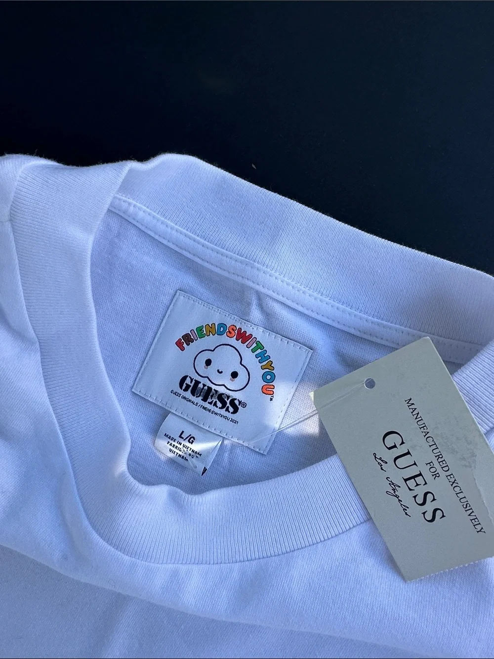 New Guess White Short Sleeve Graphic Crew Tee SZ L - Picture 4 of 4